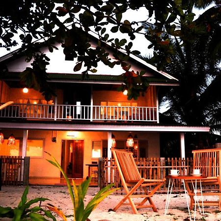 Crow'S Nest Hotel Tua Pejat ภายนอก รูปภาพ