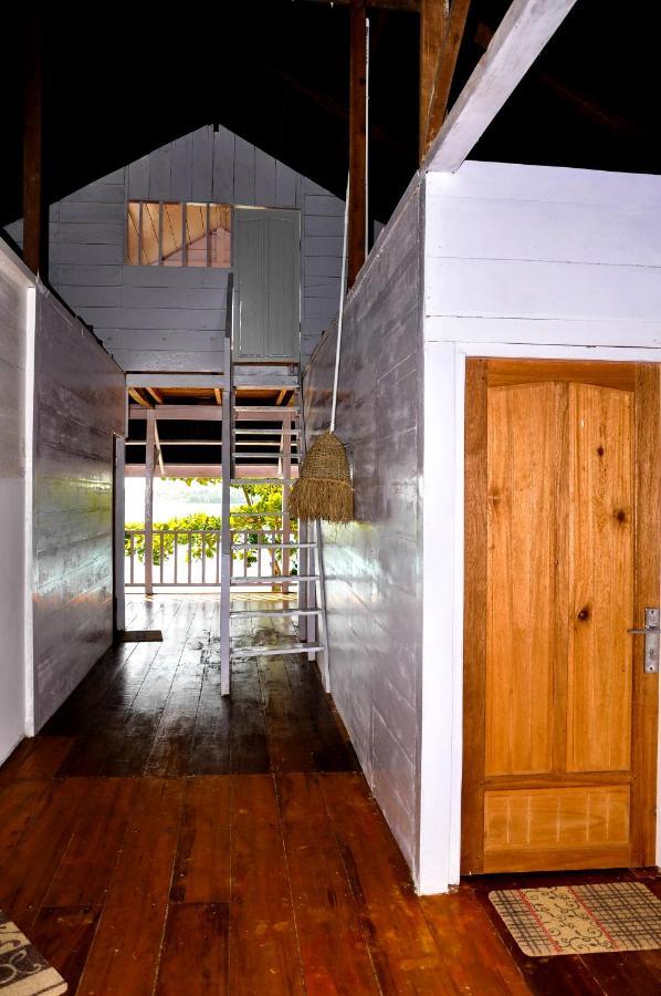Crow'S Nest Hotel Tua Pejat ภายนอก รูปภาพ