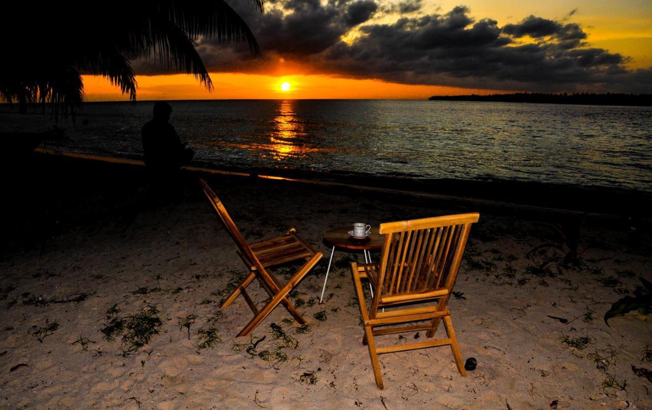 Crow'S Nest Hotel Tua Pejat ภายนอก รูปภาพ