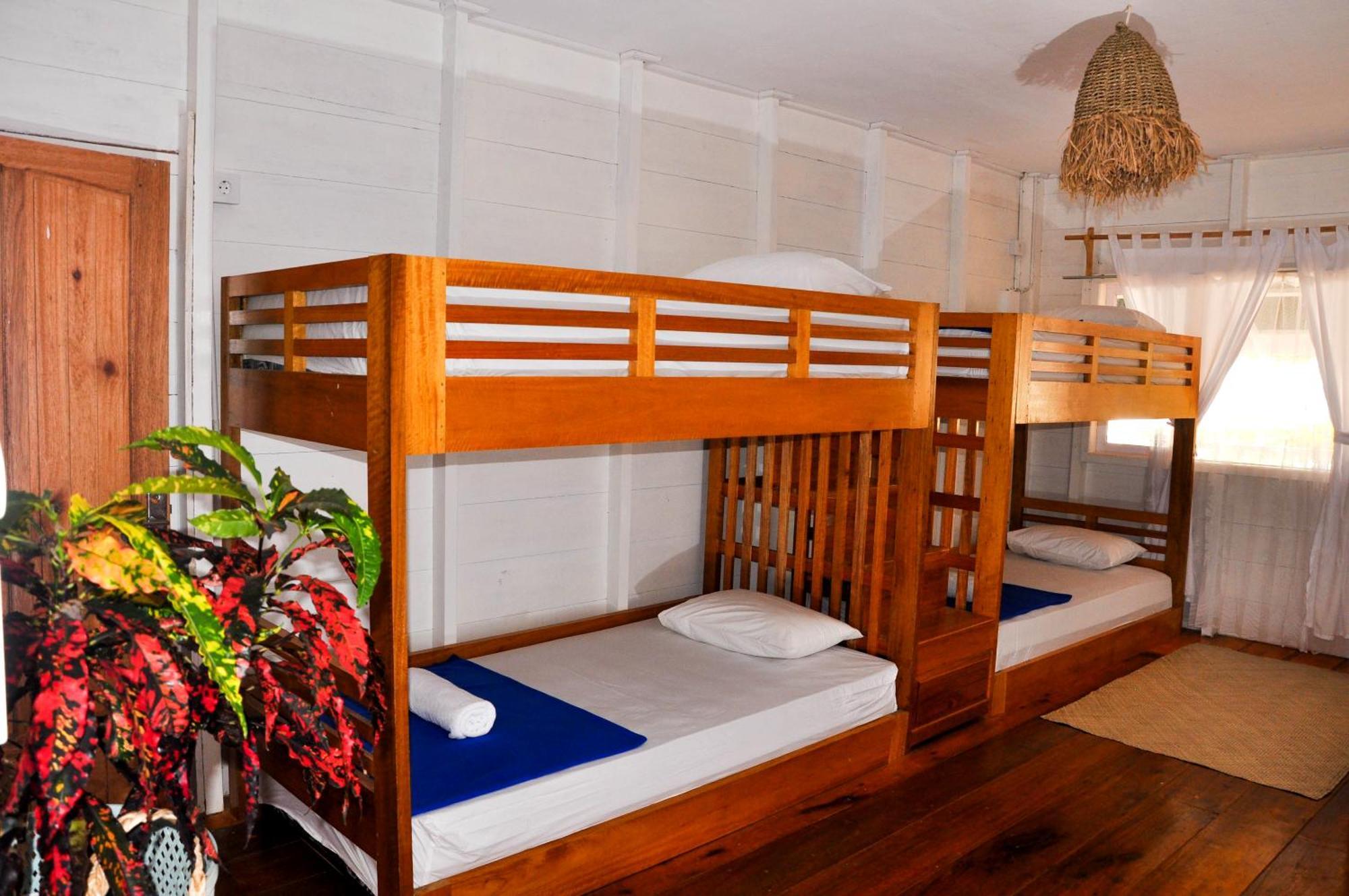 Crow'S Nest Hotel Tua Pejat ภายนอก รูปภาพ
