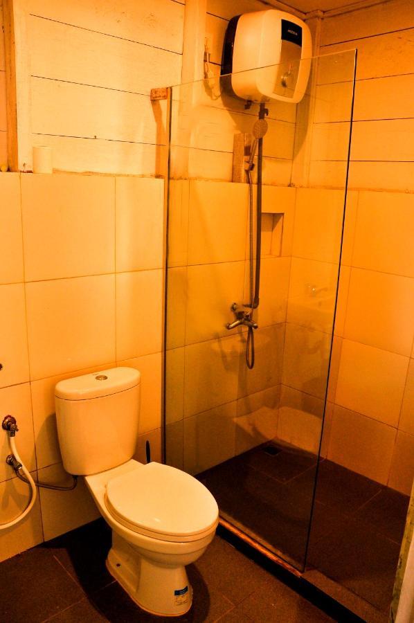 Crow'S Nest Hotel Tua Pejat ภายนอก รูปภาพ